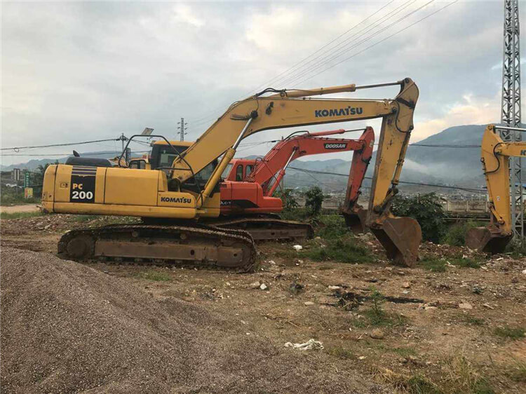 小松200型挖掘機出租