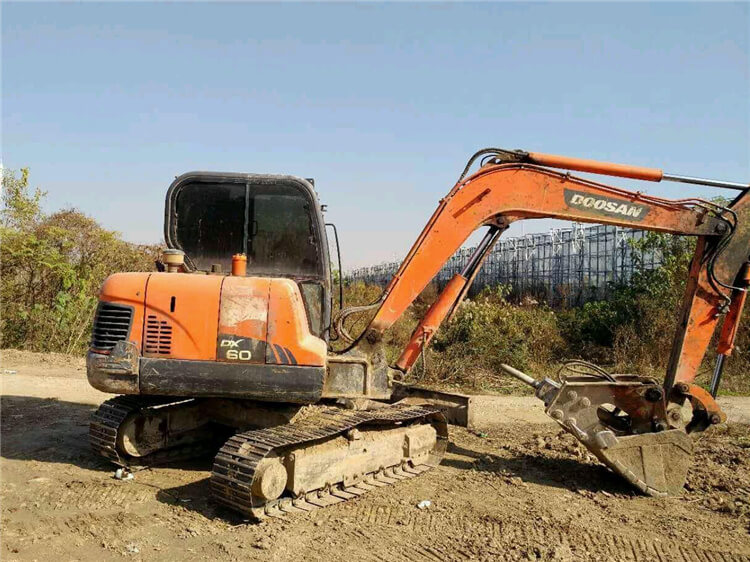 挖機租賃時對螺絲進行除銹的方法